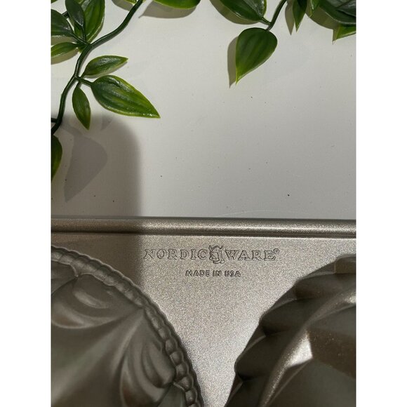 Nordic Ware Bundt Duet Pan 5-Cup Nonstick Cast Aluminum Bakeware - Picture 4 of 7